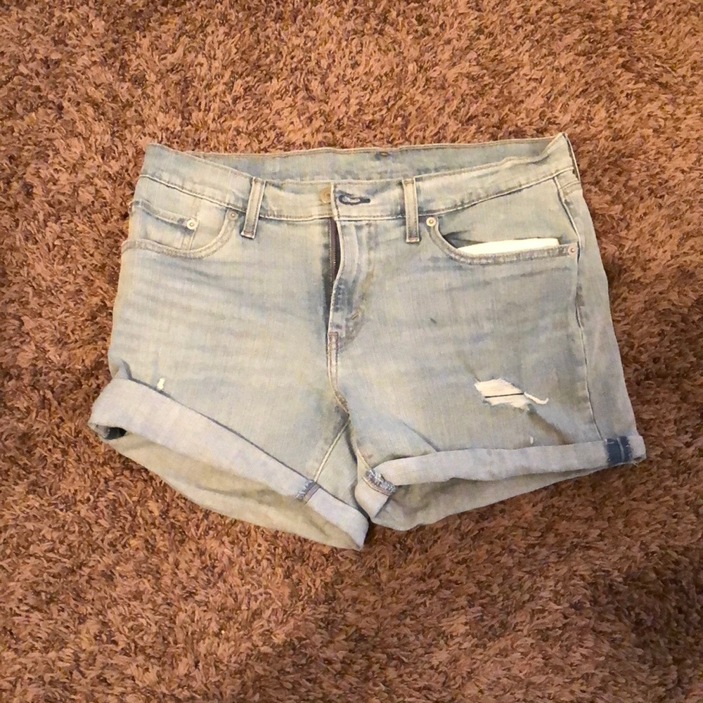 Cute Levi’s shorts!